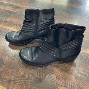 Women’s black boots size 9.5